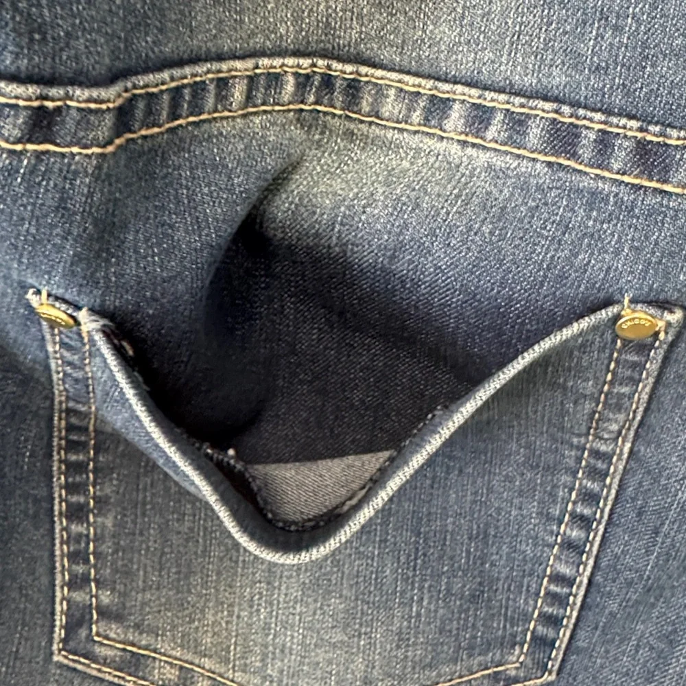Chico’s Embroidered Platinum Jeans Light Wash US size 6R / Chicos size‎ 0.5R